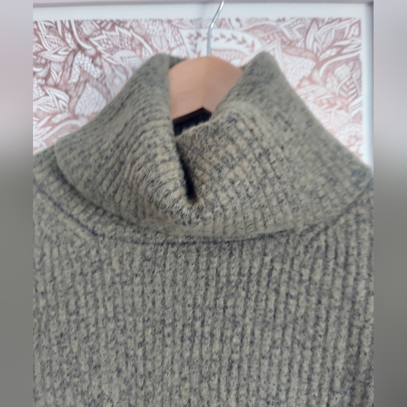 BR merino wool  medium ribbed turtleneck, olive green - Picture 7 of 11